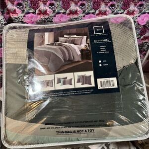 Euphoria 8-Piece Comforter Set - Gray -